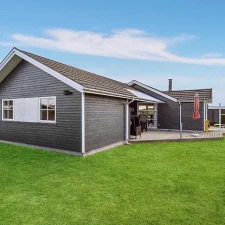3 Bedroom Awesome In Juelsminde Holiday home